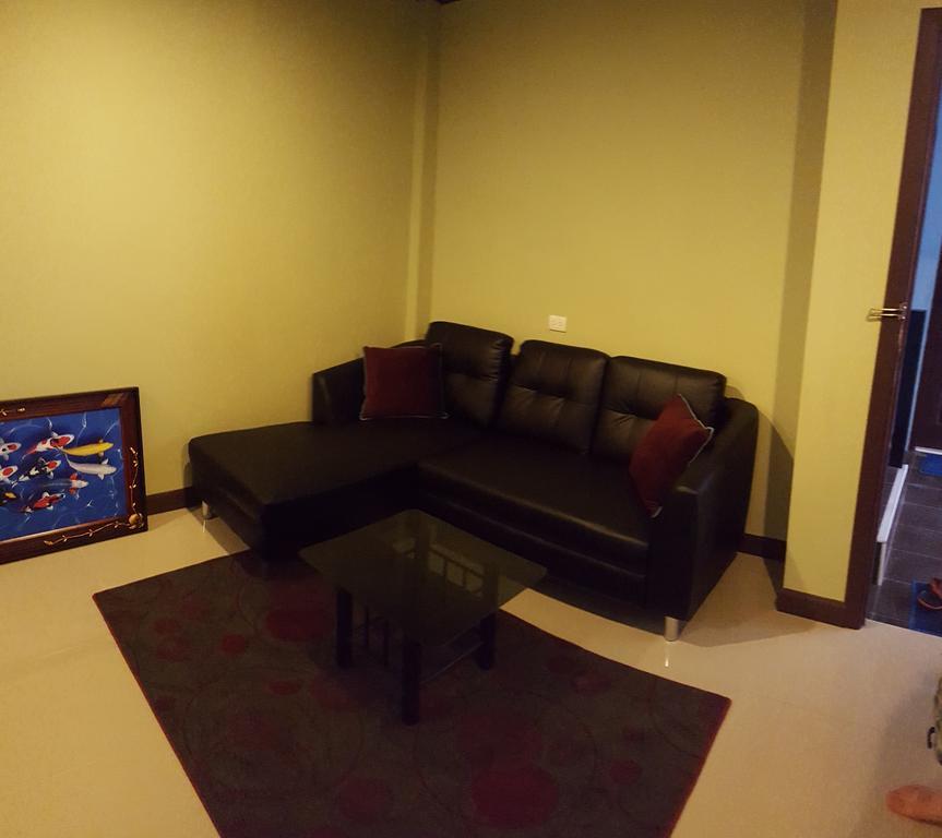 Burnout Guesthouse Паттая Екстер'єр фото